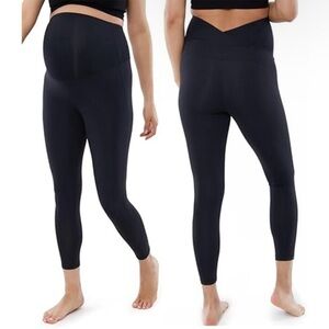 Ingrid & Isabel Black Maternity Leggings